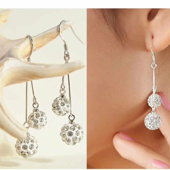 dazzling items Jewelry - Cute Silver Crystal Dangle Earrings